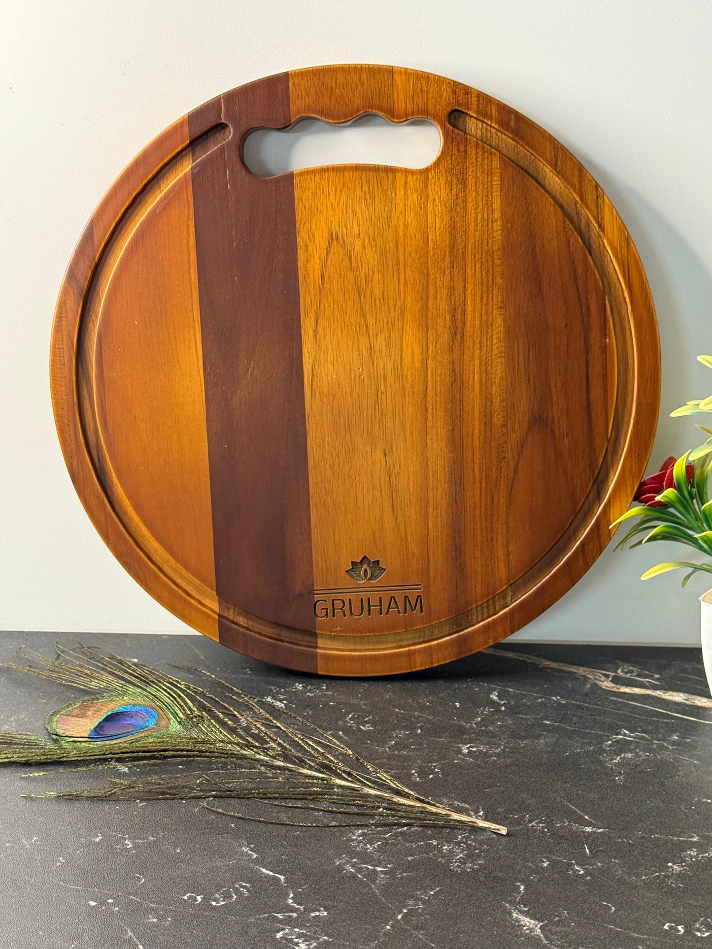 Round cut Teakwood Cutting Board with Juice Groove - gruham