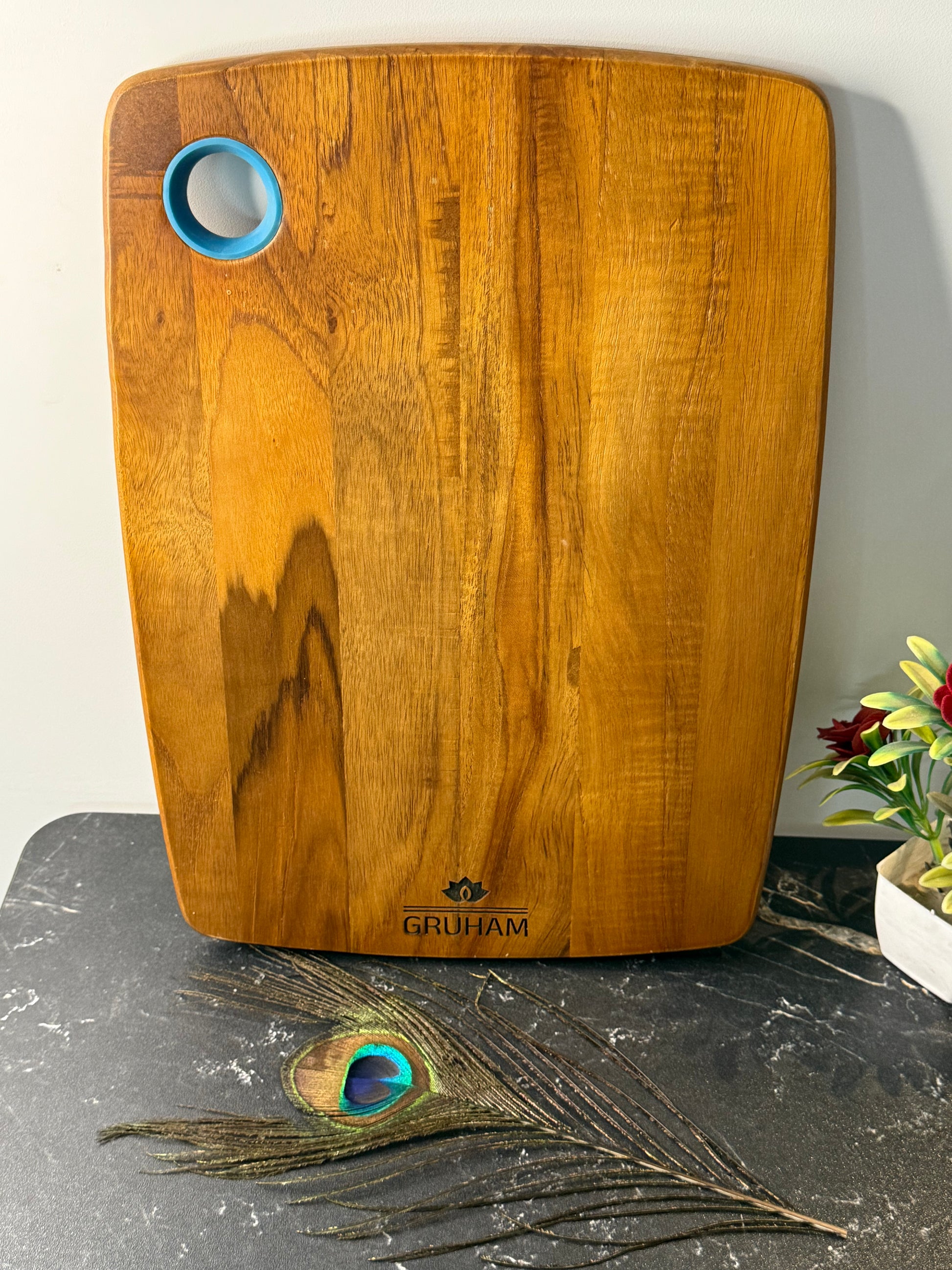 16mm thick handcrafted Sagwan cutting board from GRUHAM with solid build