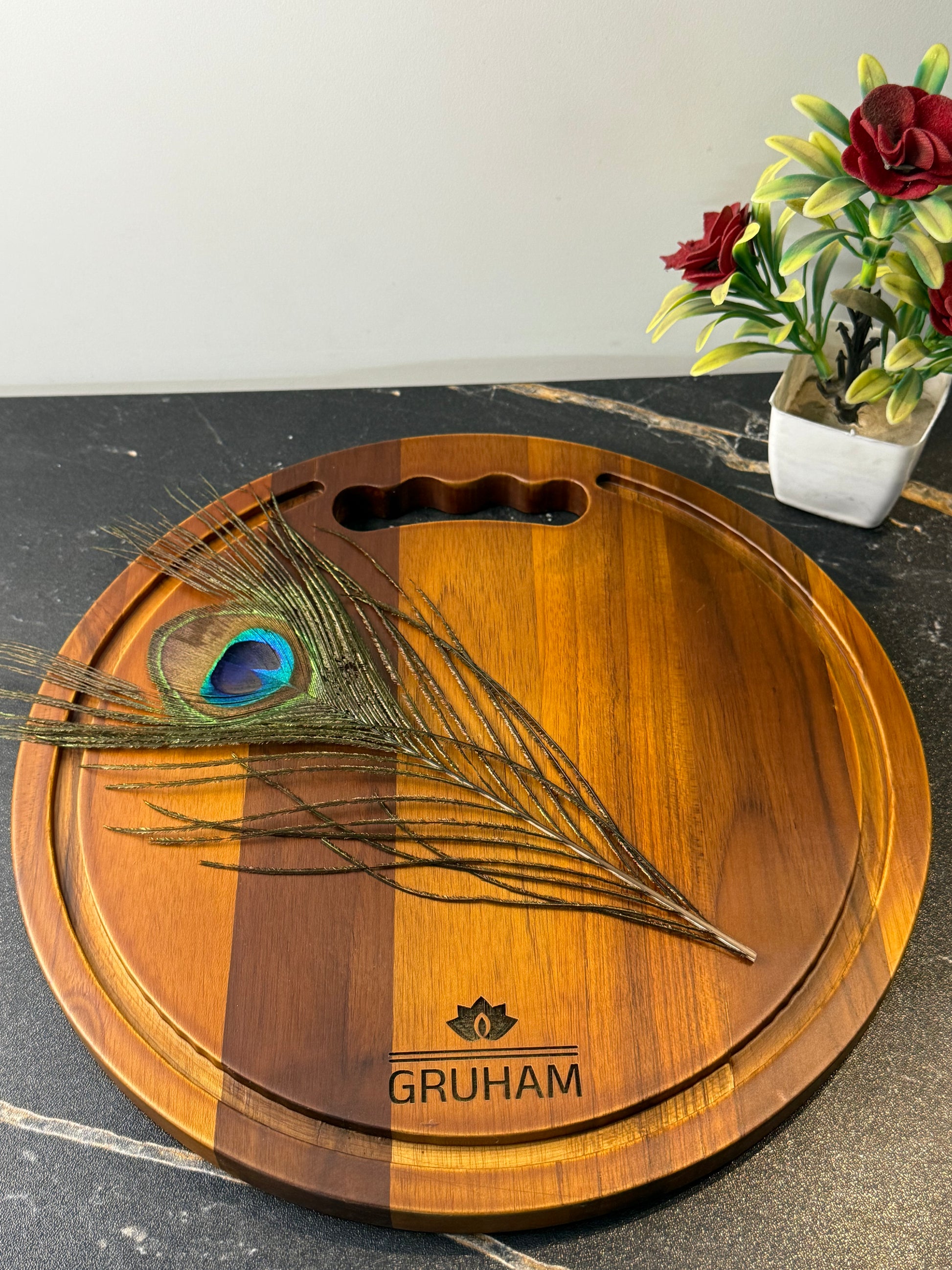Round cut Teakwood Cutting Board with Juice Groove - gruham