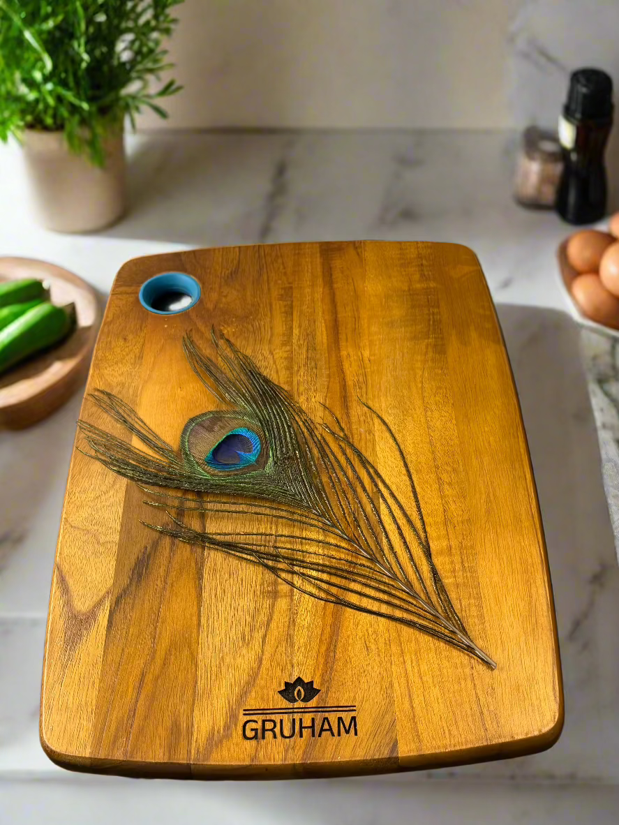 Close-up of rounded corner on GRUHAM Teakwood Cutting Board – hand-finished edge