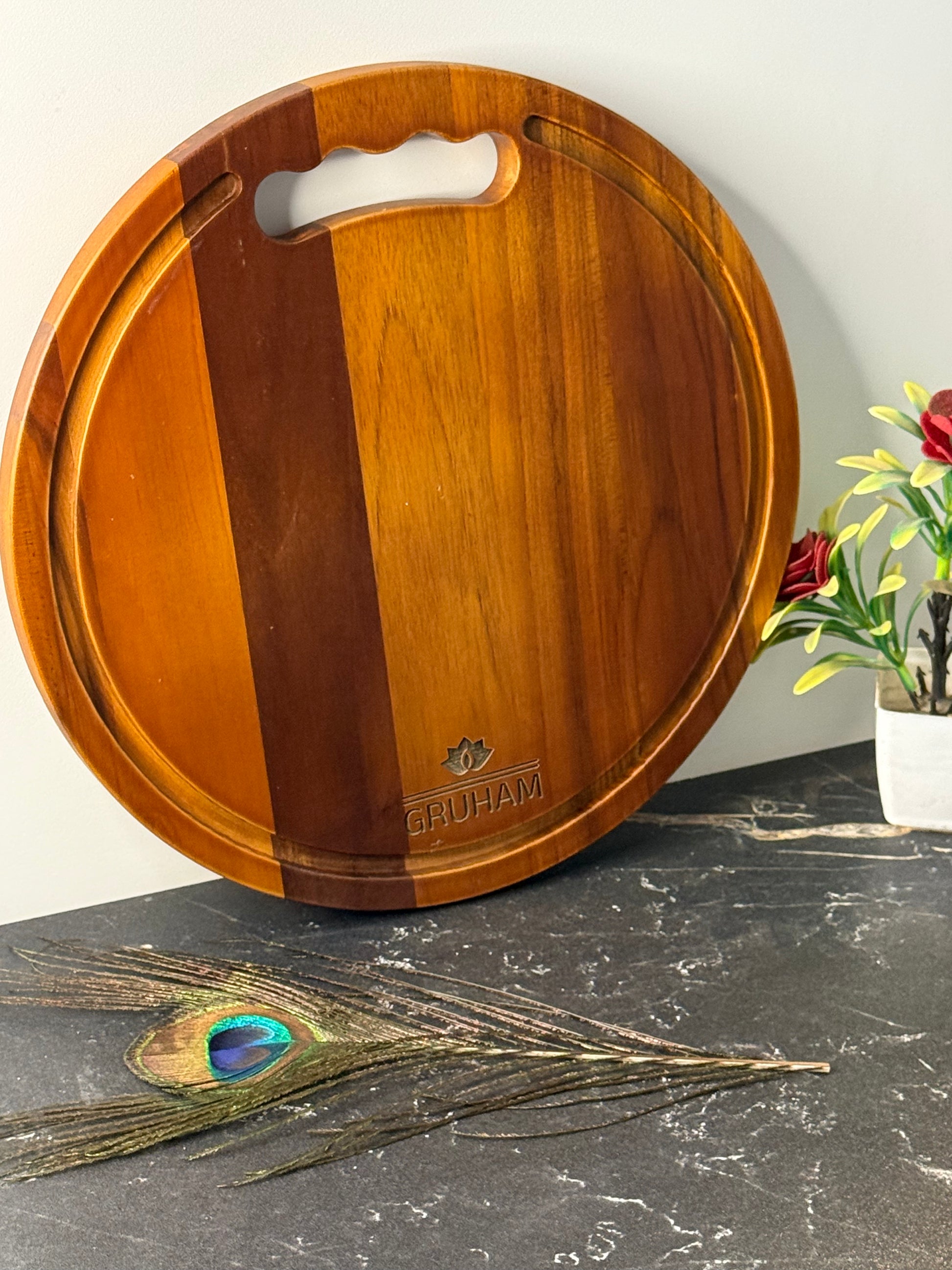 Round cut Teakwood Cutting Board with Juice Groove - gruham
