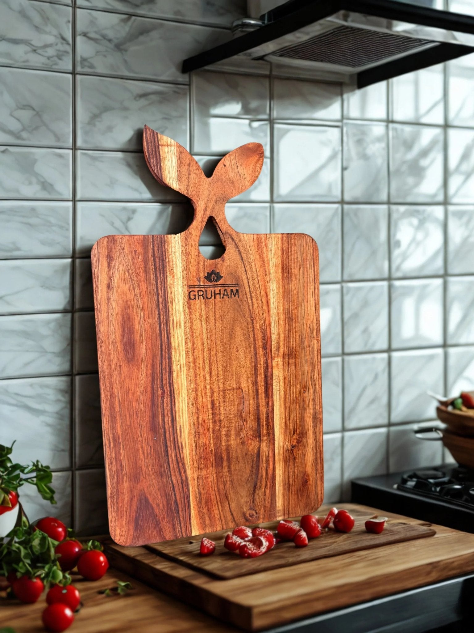 Leaf Grace Handle Wooden Cutting Board - gruham